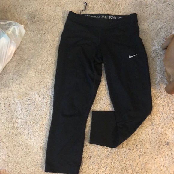 Nike Pants - black dri fit nike capri leggings